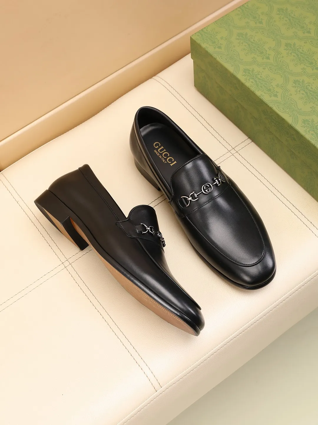 Men's shoes 250 🆘【GUCCI】Gucci ·🐂里· Hot-selling beanie shoes, top brand luxury, top quality, latest fashion beanie shoes. The upper is made of original first-layer cowhide. (Full first-layer water-dyed 🐂 leather and lining). The original stylish and stylish soft rubber wear-resistant and non-slip outsole is light and comfortable on the foot, available in optional colors! Matching code: 39-44 (customized at 39.45.46)